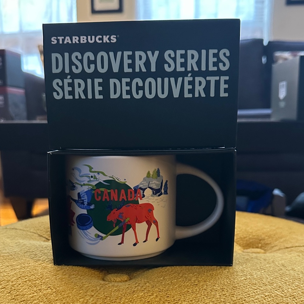 Canada Souvenir Mug with Red and Green Design - Picture 5 of 6